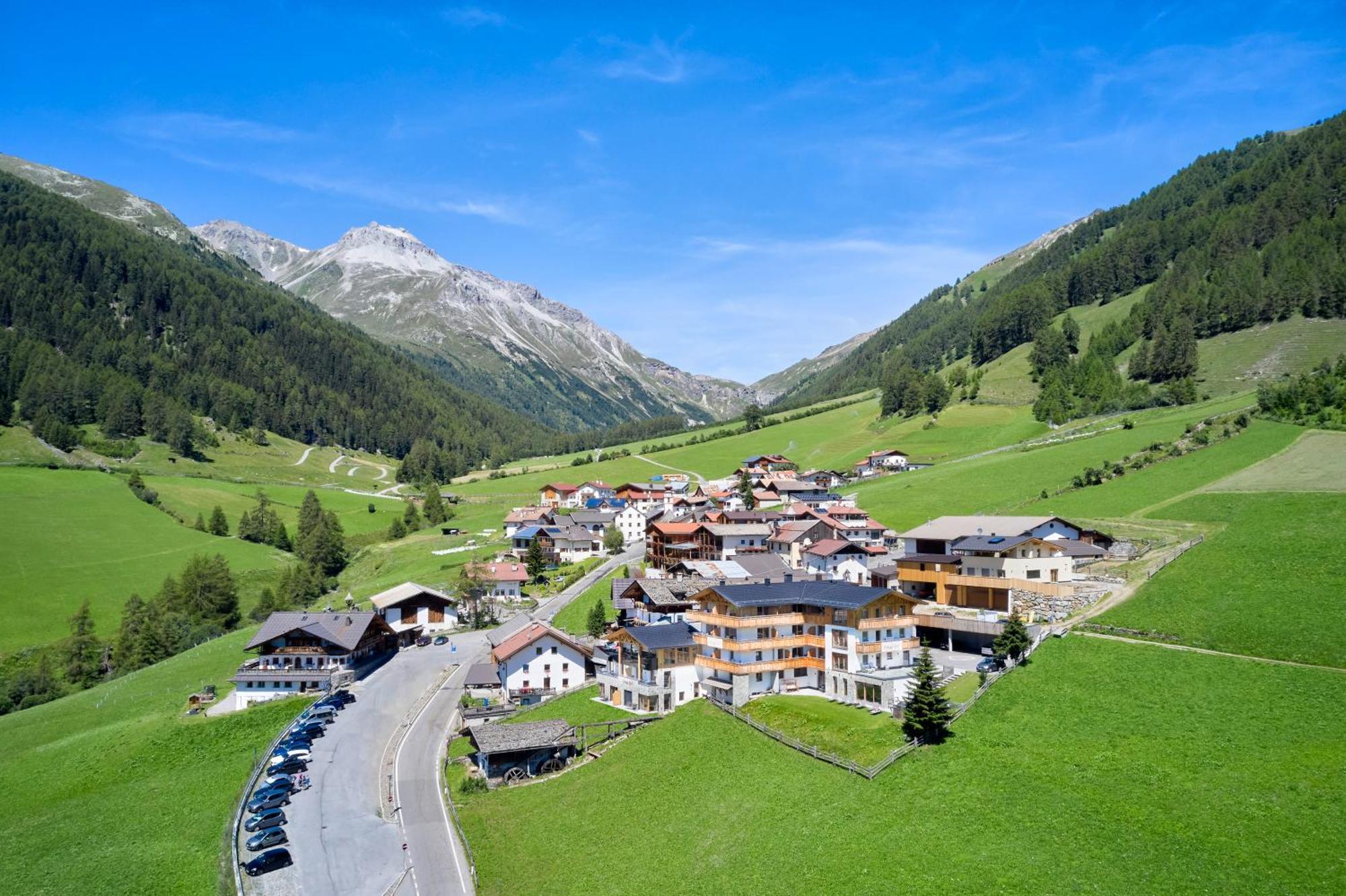 Hotel Anigglhof Malles Venosta Exterior foto